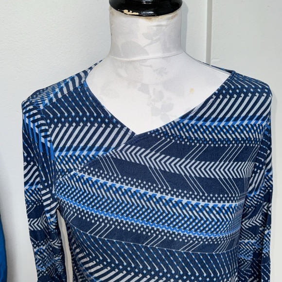 Travelers by Chico’s Blue Asymmetrical Sky Weaves Elbow Sleeve Top - Picture 3 of 9